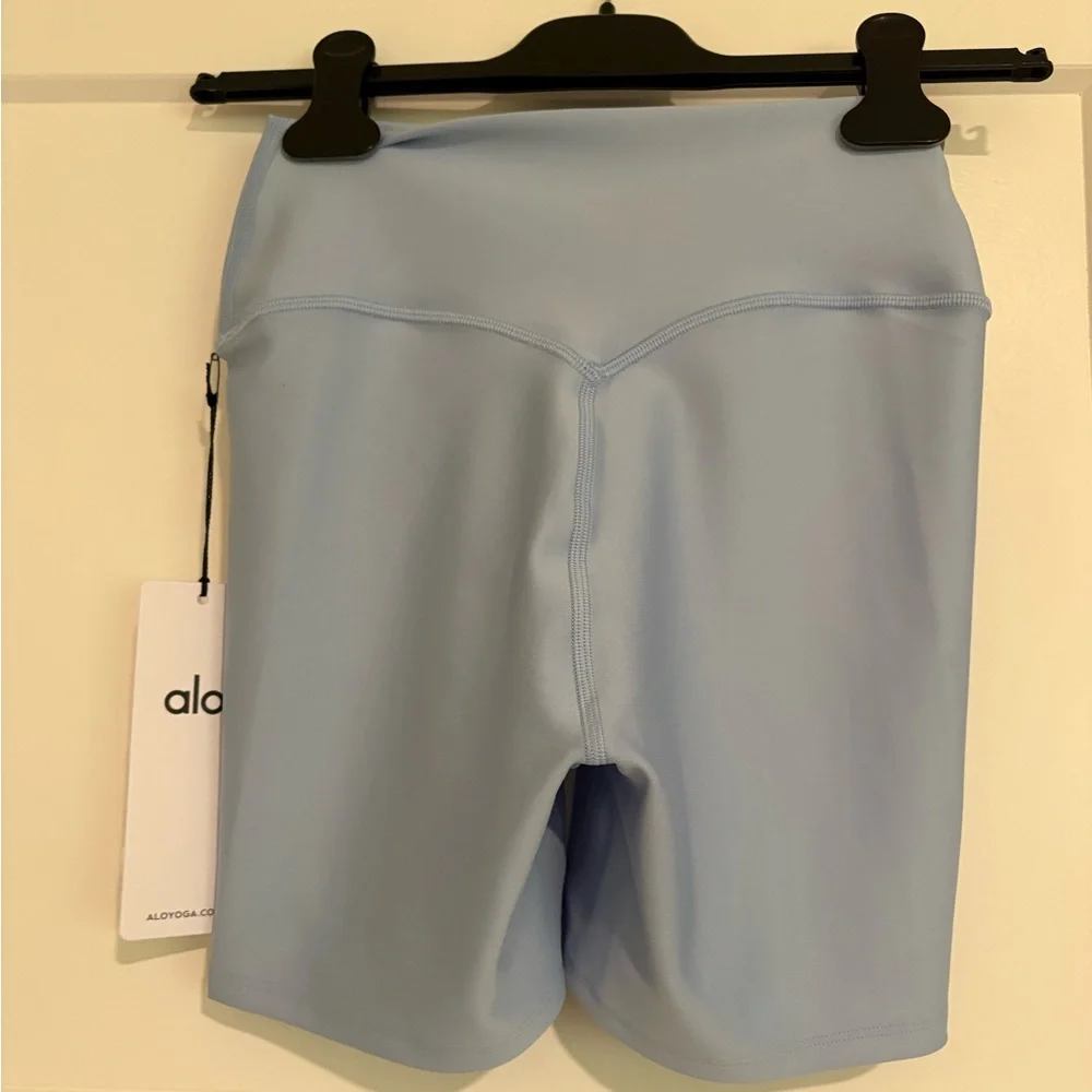 ALO Yoga form fitting